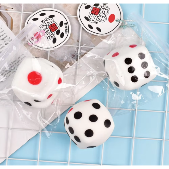 Игрушка антистресс - сквиш игральная кость